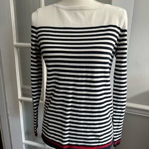 Tommy Hilfiger sweater. Size is s/p.